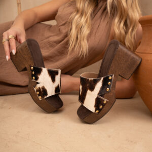 ZUECOS HOLBOX • Color Negro Suela Chocolate y Pelo