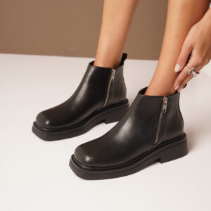 BORCEGOS PRADA • Color Negro Marron